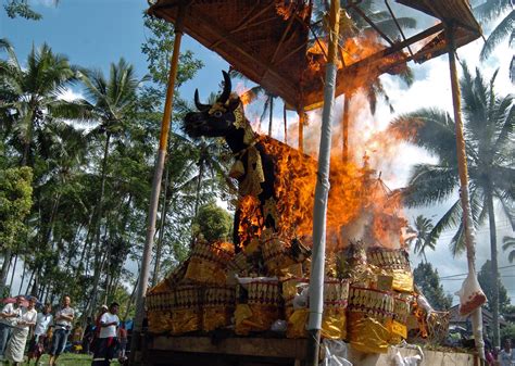Upacara Pemakaman di Berbagai Agama di Indonesia